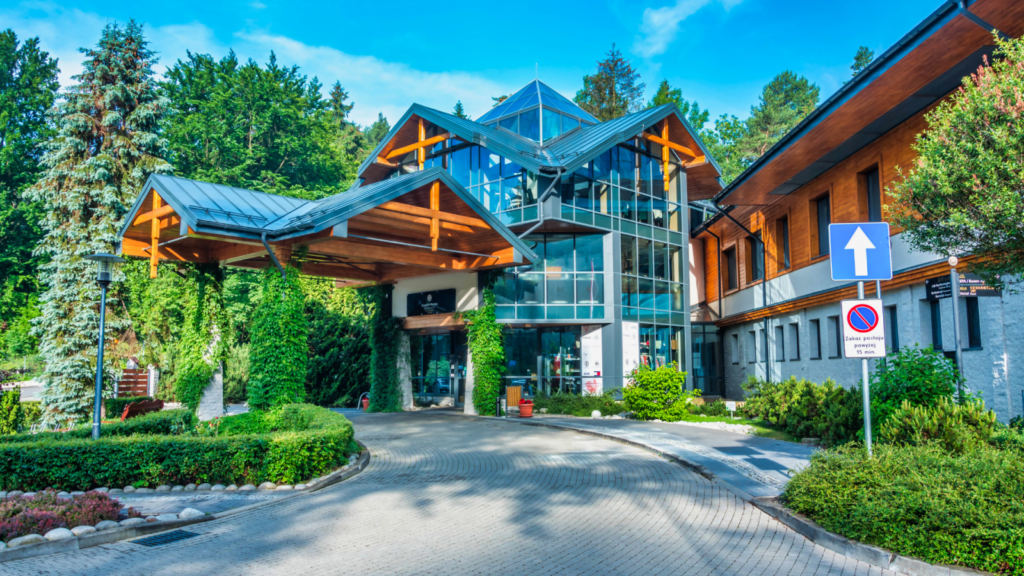 Pełna obsługa geodezyjna przy budowie hotelu JW Czarny Potok.